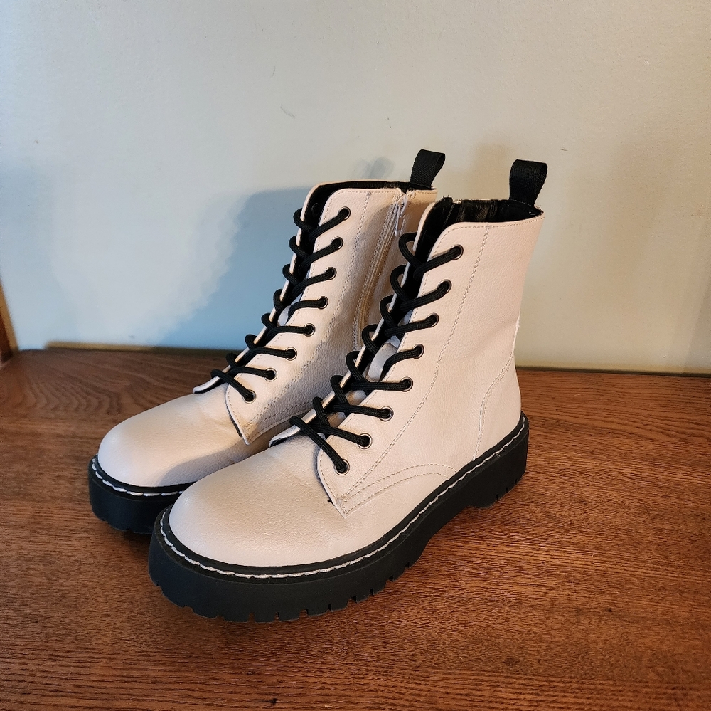 Sincerly Jules Cream Combat Boots Women’s 7.5 in Bone (Off White)